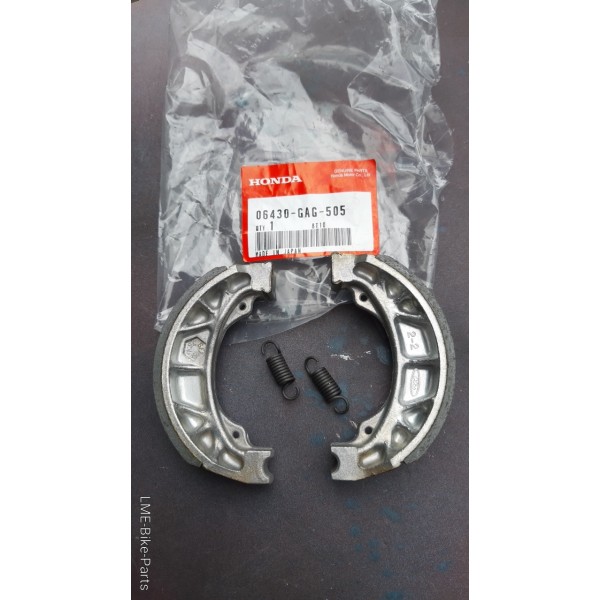 thumbnail interactive-video image 1 of Genuine Honda Brake Shoe Set – Front & Rear – Fits C50, C90, CG125, SH50, ST50, H100, CT110 – 06430-GAG-505 1 of 5